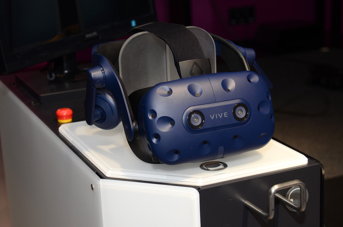 HTC、ヘッドマウントディスプレイ「VIVE Pro」を国内で初公開 | GAMERS