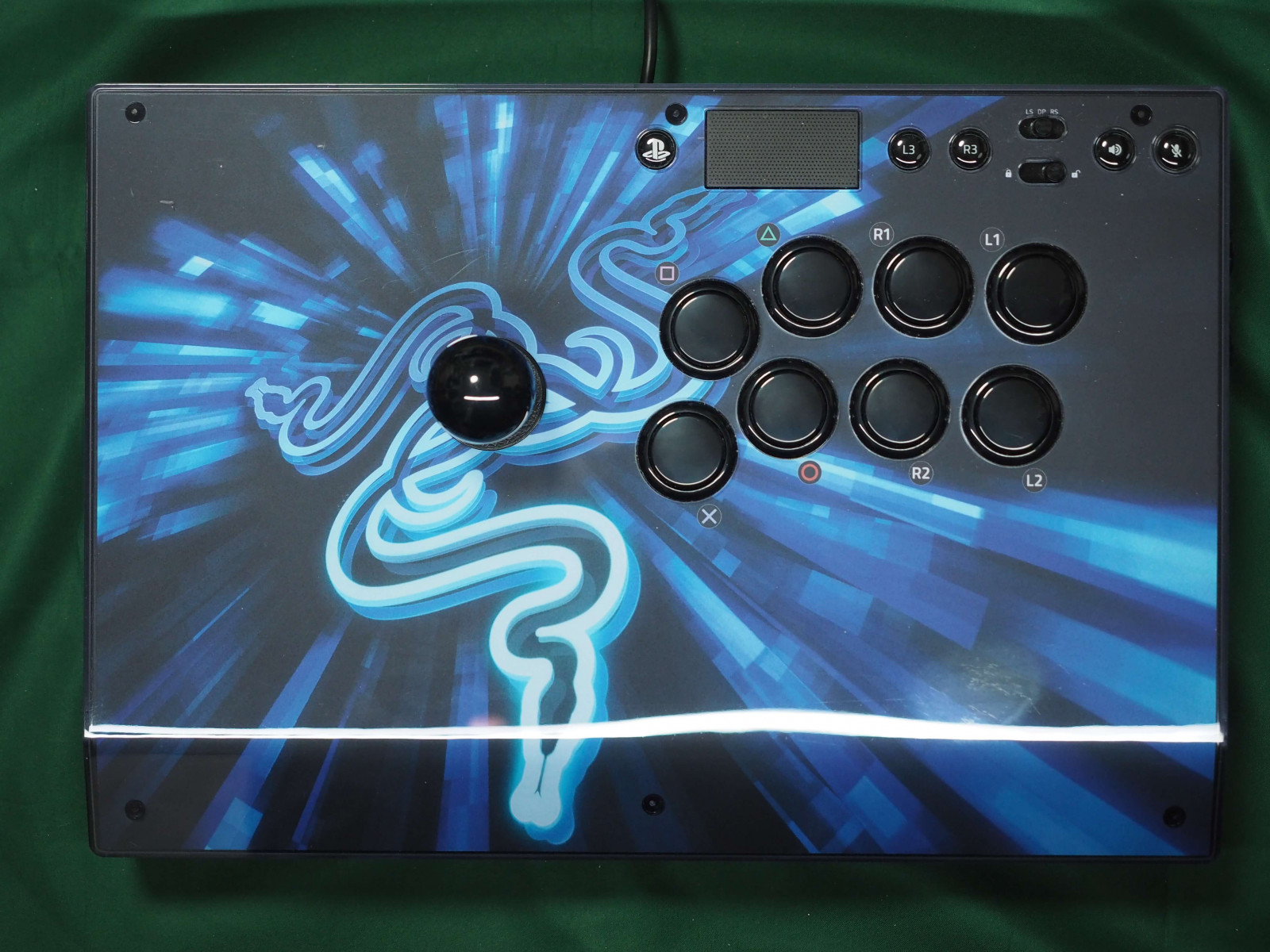 大幅軽量化の恩恵は？ 最新アケコン「Razer Panthera EVO」レビュー 