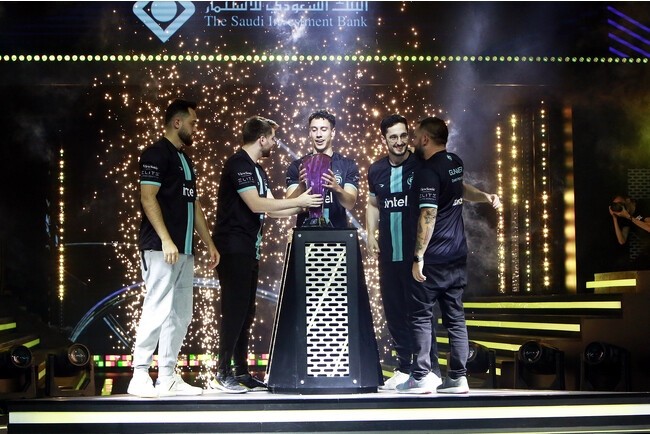 PUBG Mobile JAPAN CHAMPIONSHIP 優勝トロフィー